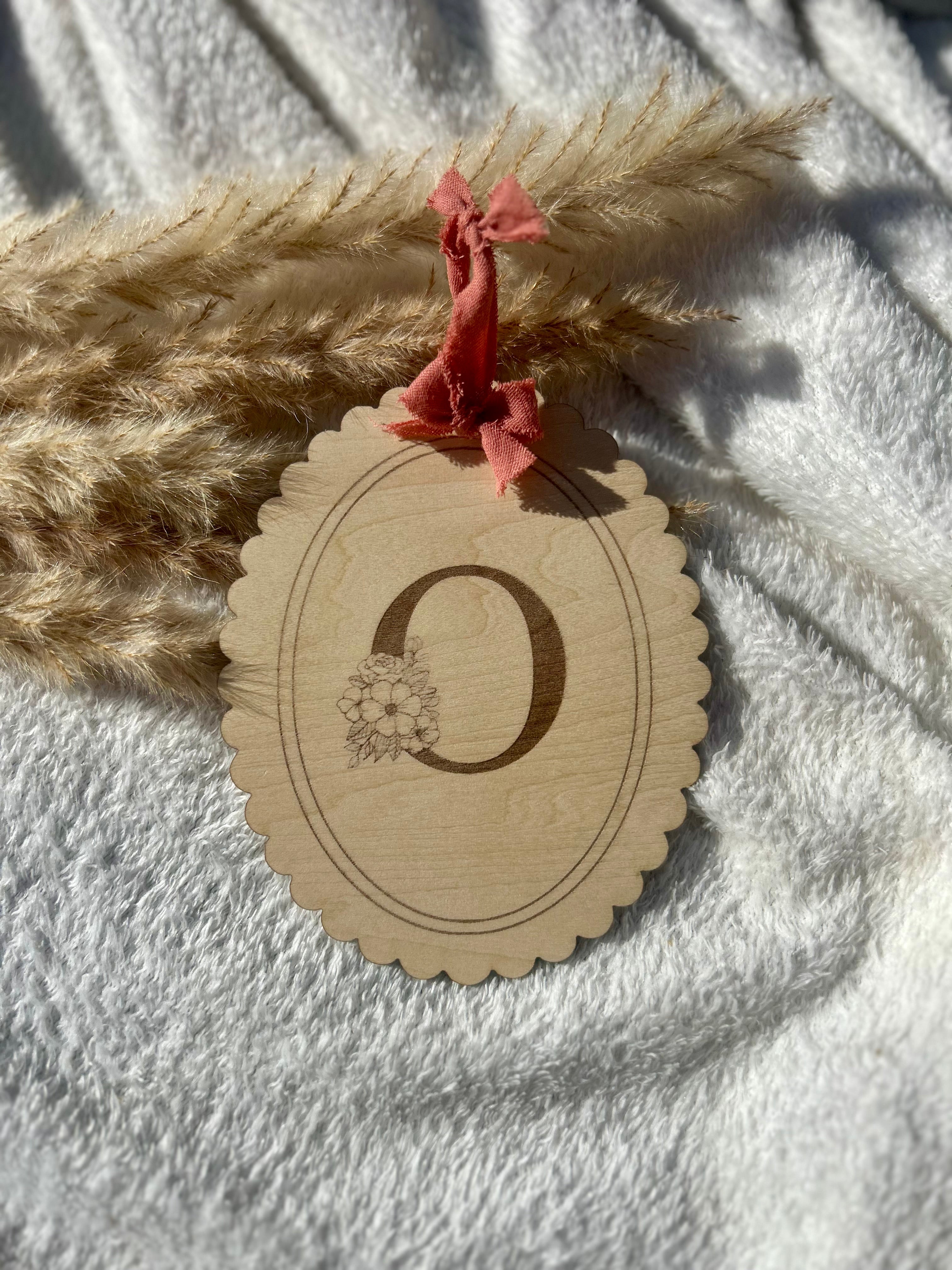 Médaillon fleuri personnalisé Bois & Soleil