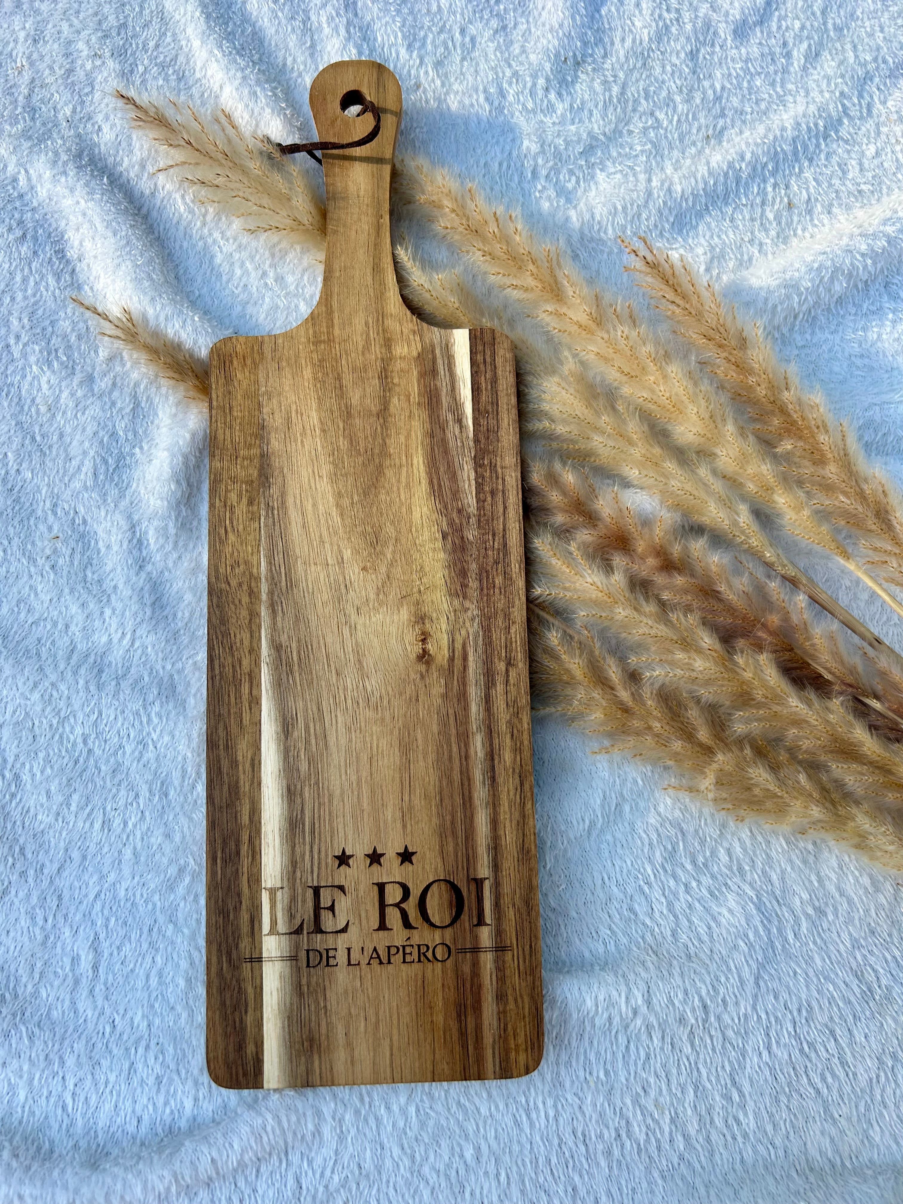 Planche de service en acacia – “Le roi de l’apéro” Bois & Soleil