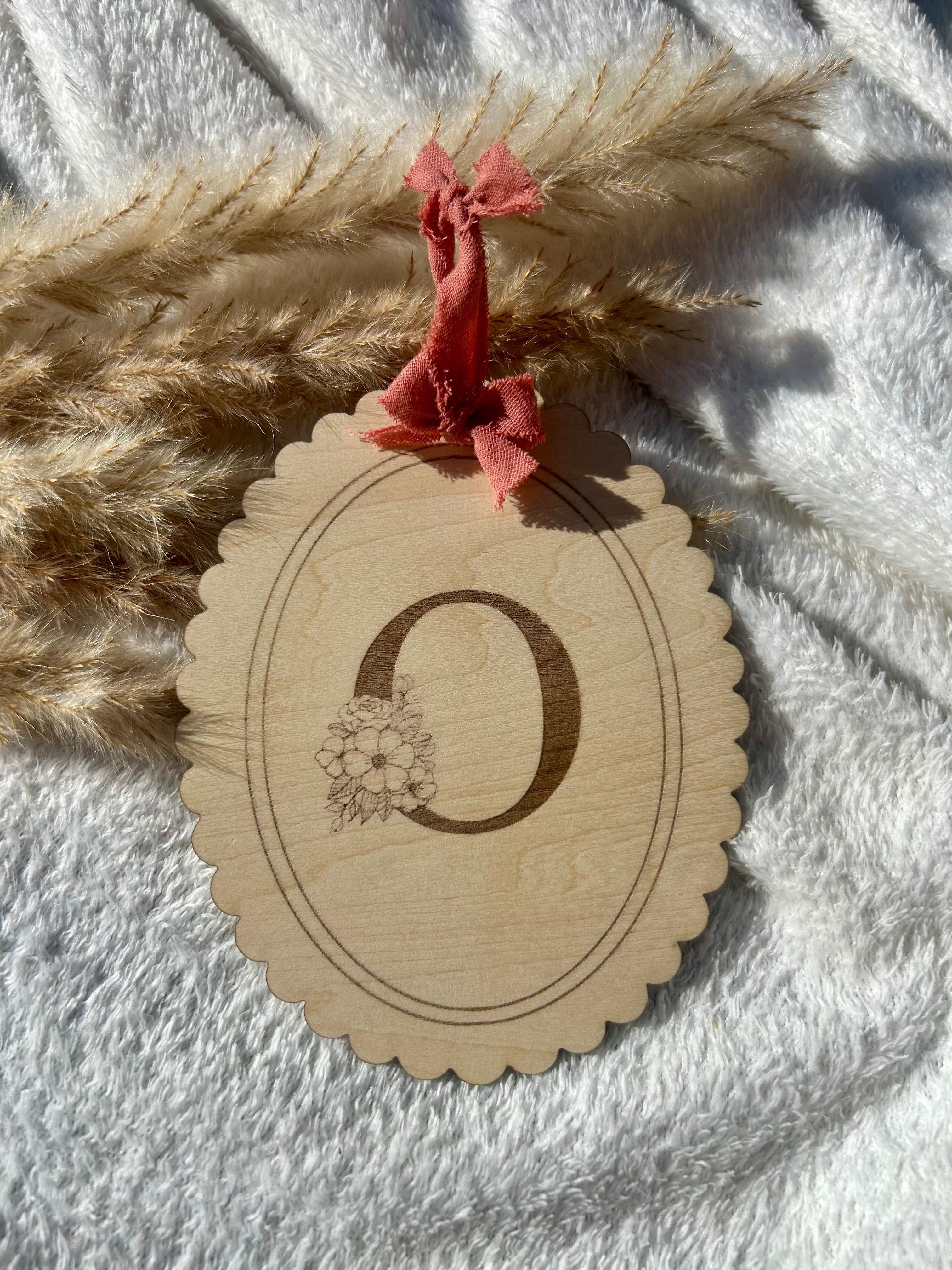 Médaillon fleuri personnalisé Bois & Soleil