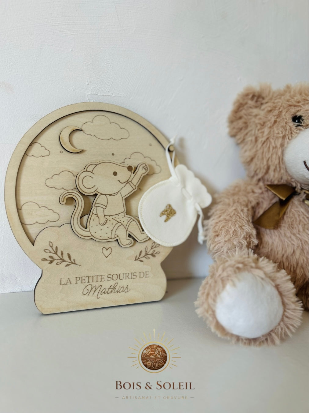 Le rituel enchanté de la petite souris – Modèle garçon gravure Bois & Soleil